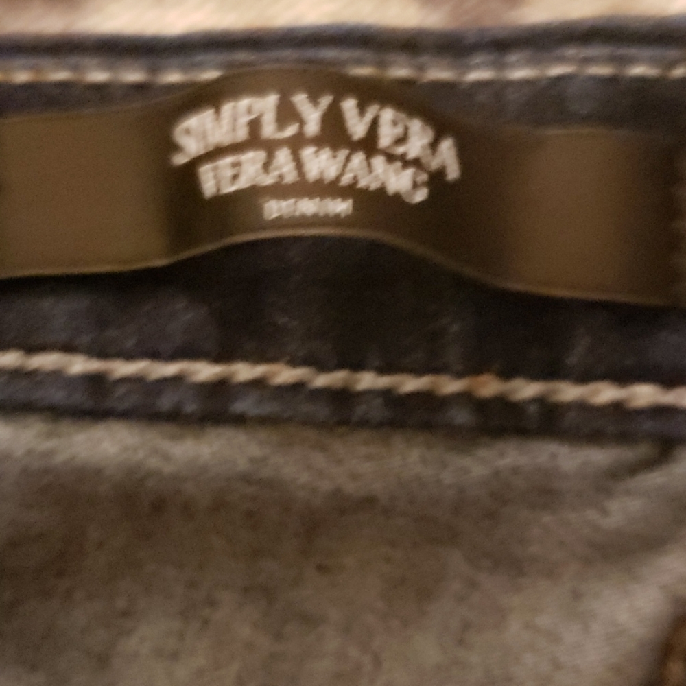 Capris - Picture 3 of 4